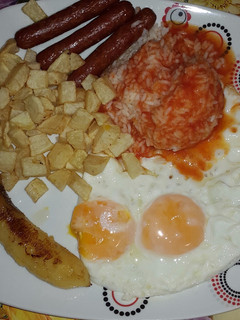 Una foto de Arroz a la cubana