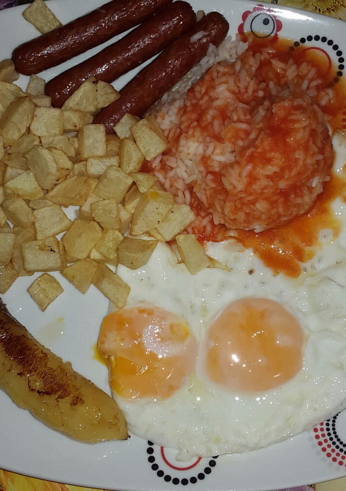 Una foto de Arroz a la cubana