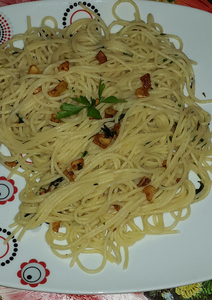 Una foto de Spaguetis al ajillo