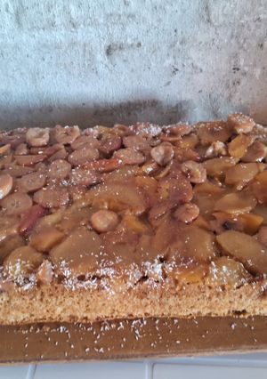 Una foto de Torta invertida de frutas 🍌🍎🍒🍑