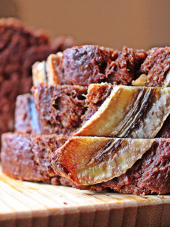 Una foto de Bizcocho de plátano y cacao (Banana bread)