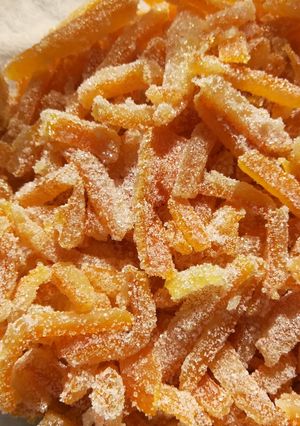 Una foto de Cáscara de naranjas azucaradas
