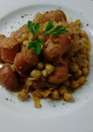 Una foto de Garbanzos con Salchichas Frankfurt