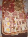 Pizza casera en la plancheta