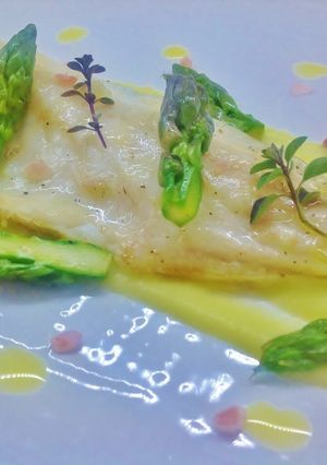 Foto di Filetto di spigola con crema di asparagi