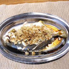 A picture of Garlicky Steamed Pomfret.