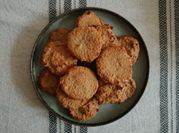 Una foto de galletas de avena y proteina