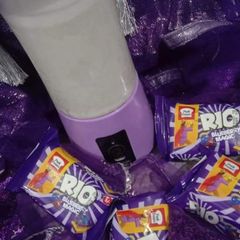 A picture of Blueberry biscuits shake.