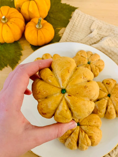 Une photo de Petits pains citrouille 🎃