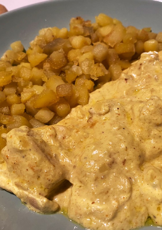 Una foto de Pollo al curry con patatas