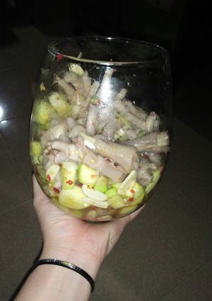 Hình của món Chân gà sả tắt đơn giản.