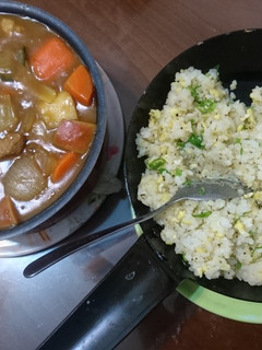 蛋炒飯佐咖哩醬汁 的食譜成品照片