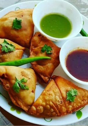 समोसा (Samosa recipe in Hindi) रेसिपी मुख्य फोटो