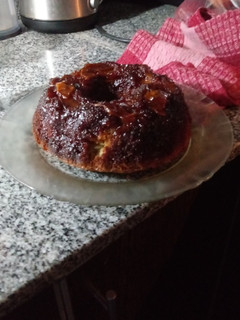 Una foto de Tarta de manzana invertida. Súper fácil
