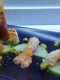 Scampi allo zenzero e gamberi al rum, con mela verde e pistacchi