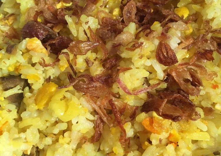 Nasi goreng kunyit