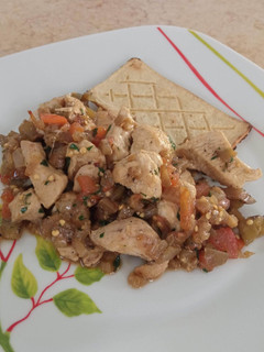 Una foto de Pollo con berenjena
