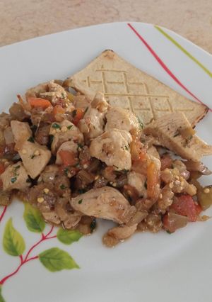 Una foto de Pollo con berenjena