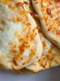 Sajtos fokhagymás tejfölös kovászos naan
