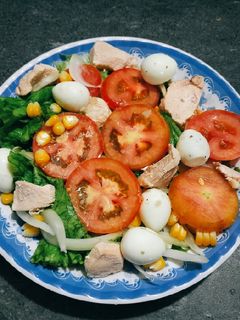 Hình của món Salad ức gà trứng cút healthy.