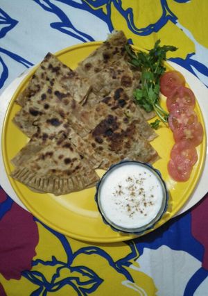 A picture of Potato cheese paratha.