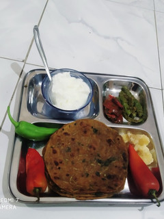મેથી અને દુધી ના થેપલાં (Methi Dudhi Thepla Recipe In Gujarati) રેસીપી મુખ્ય ફોટો