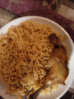 A picture of Simple indomie with chicken.