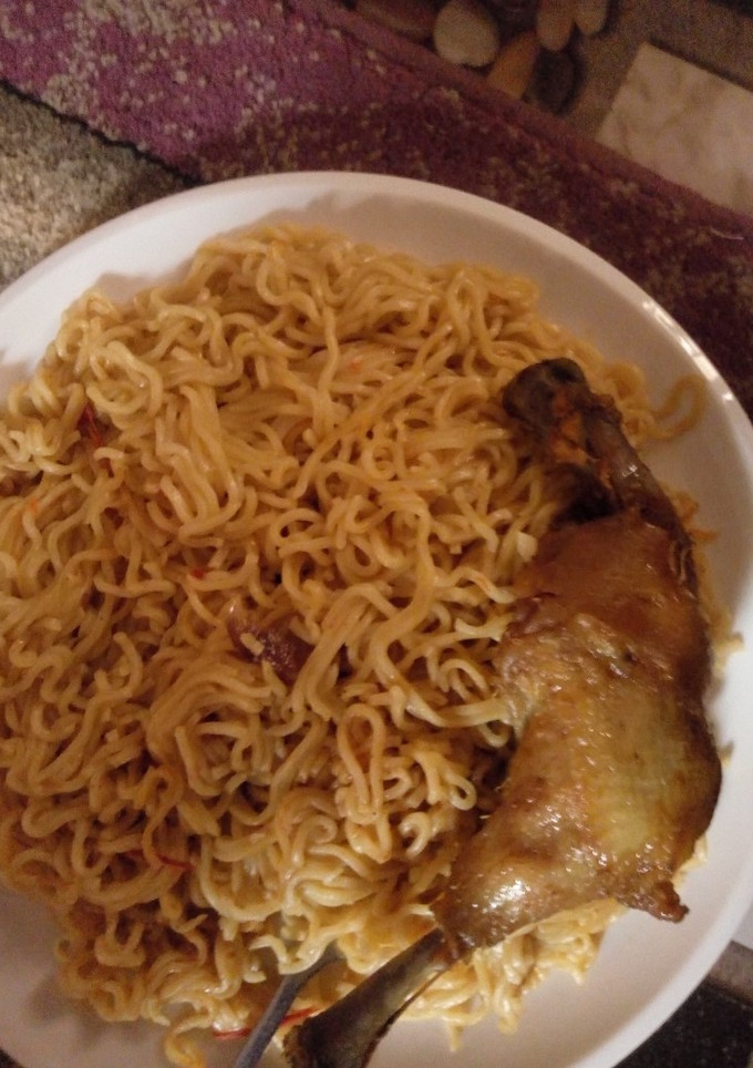 A picture of Simple indomie with chicken.
