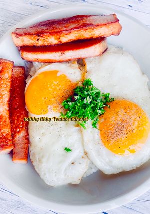 รูปของ ข้าวไข่ดาวไส้กรอกทอด
