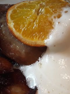 Una foto de Muslo de pato con espuma de naranja