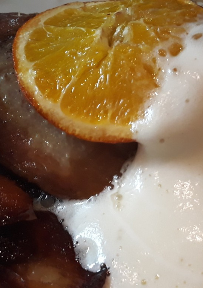 Una foto de Muslo de pato con espuma de naranja