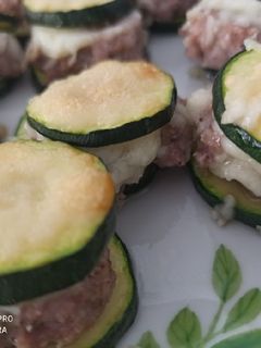 Una foto de Bocaditos KETO de calabacín rellenos