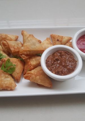 A picture of One bite samosa.