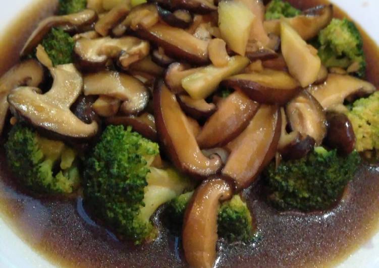 Cara Gampang Menyiapkan Brokoli jamur shitake yang Enak