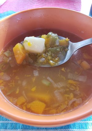Una foto de Sopa de verduras *fácil y rápido*