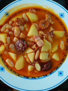 Una foto de Fabada (con patatas) al gusto