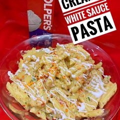A picture of Creamy white sauce pasta.