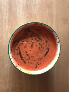 Una foto de Sopa fría de sandía y tomate