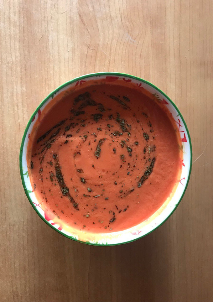 Una foto de Sopa fría de sandía y tomate