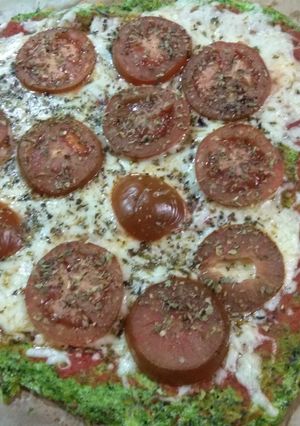 Una foto de Pizza con base de brócoli