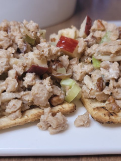 Una foto de Ensalada vegana sabor pollo