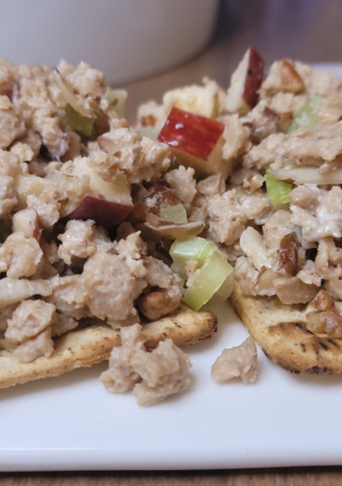 Una foto de Ensalada vegana sabor pollo