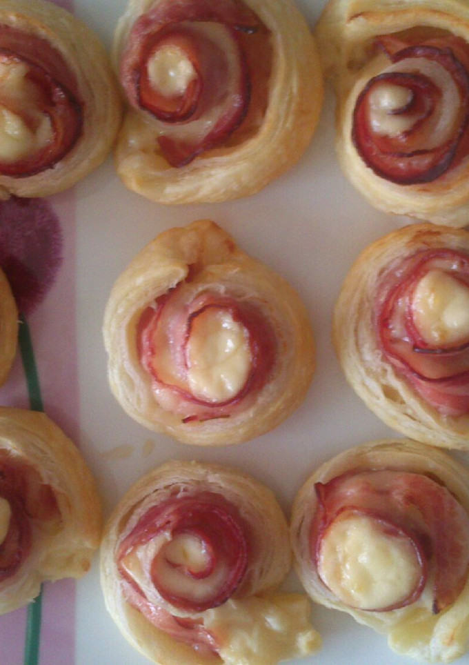 Una foto de Rosas de bacon y queso