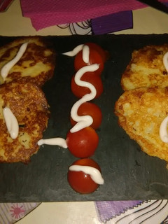 Una foto de Tortitas de tortilla de patatas con parmesano aromatizado