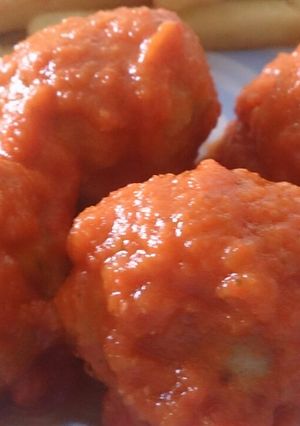 Una foto de Albondigas con salsa de tomate