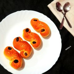 A picture of Lussekatter- A Swedish Bun.