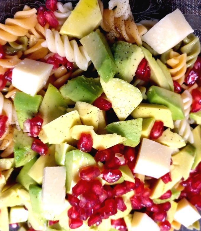 Foto principal de Ensalada de pasta vegetal con granada