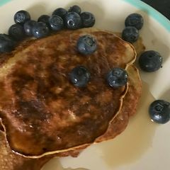 A picture of 2 ingredient easy easy banana pancakes.