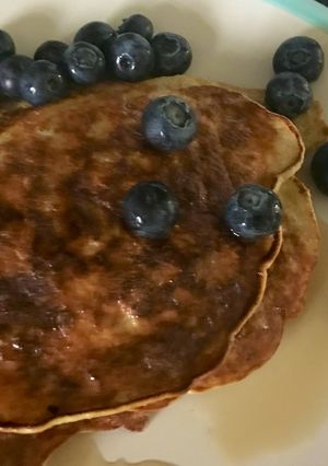 A picture of 2 ingredient easy easy banana pancakes.