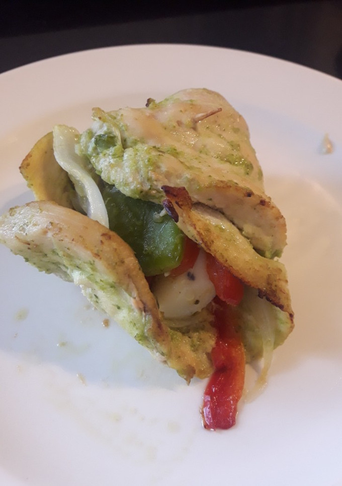 Una foto de Pollo relleno de verduras (horno)